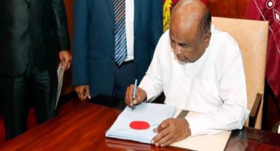 இறைவரி திருத்த சட்டமூலத்தில் சபாநாயகர் கையொப்பம்